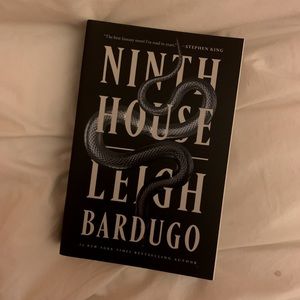 📚 Ninth House by Leigh Bardugo